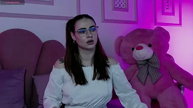 Snapshot of Abby__White chatting on October 5, 4:16 pm Abby White online show from October 5, 4:16 pm