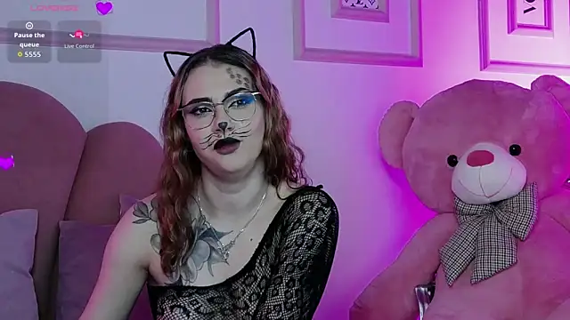 Snapshot of Abby__White chatting on October 31, 5:25 pm Abby White online show from October 31, 5:25 pm