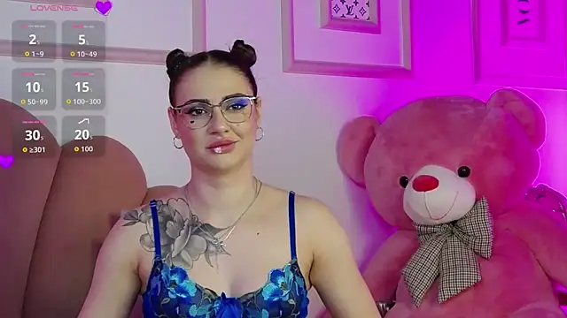 Snapshot of Abby__White chatting on November 16, 5:18 pm Abby White online show from November 16, 5:18 pm