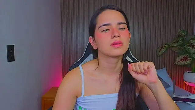 Snapshot of angelica_dymond chatting on February 14, 12:35 pm angelica dymond online show from February 14, 12:35 pm