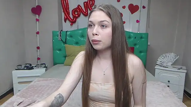 Snapshot of LaraPika chatting on April 3, 5:49 am LaraPika online show from April 3, 5:49 am