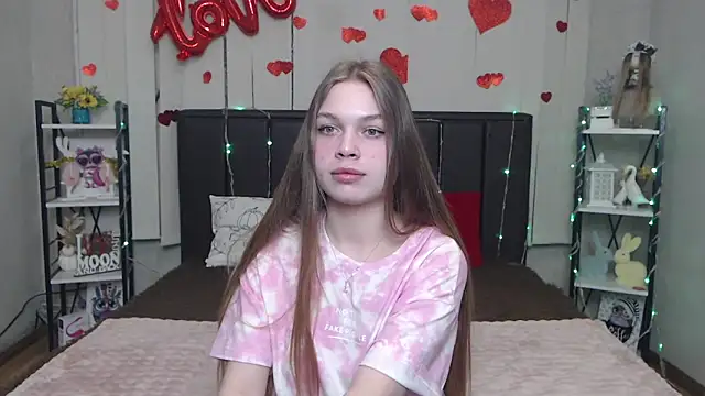 Snapshot of LaraPika chatting on May 2, 5:12 am LaraPika online show from May 2, 5:12 am