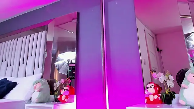 Snapshot of Kitty_Eliffe chatting on February 28, 10:28 pm Kitty Eliffe online show from February 28, 10:28 pm