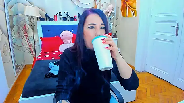 LauraSin online show from February 3, 4:14 am