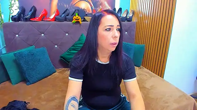 Snapshot of LauraSin chatting on October 22, 3:29 am LauraSin online show from October 22, 3:29 am