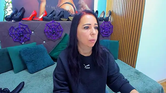 Snapshot of LauraSin chatting on October 25, 3:36 am LauraSin online show from October 25, 3:36 am