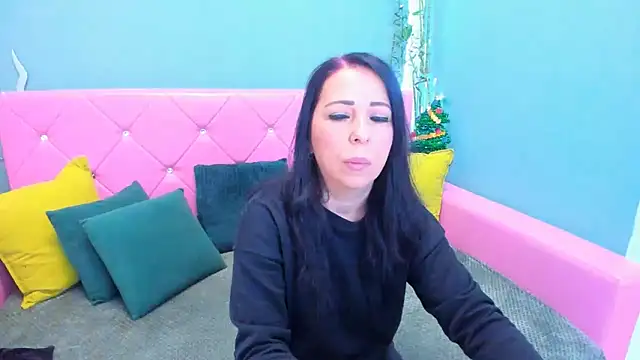 Snapshot of LauraSin chatting on December 15, 4:17 am LauraSin online show from December 15, 4:17 am