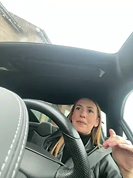 lola tentatiion online show from February 22, 9:45 am