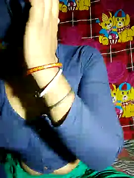 Snapshot of indiancouple09 chatting on December 3, 10:51 pm indiancouple09 online show from December 3, 10:51 pm