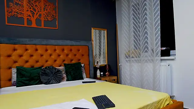 Lenna Paul online show from February 20, 4:18 am