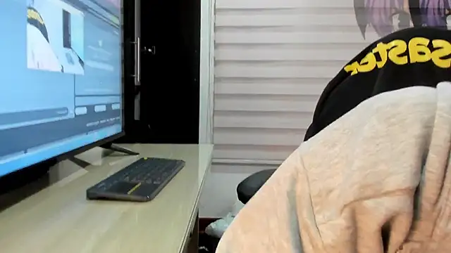 Snapshot of BaphyBaby chatting on October 14, 12:28 pm BaphyBaby online show from October 14, 12:28 pm