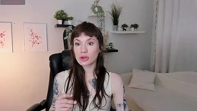 Snapshot of Fog_Foggy_Love chatting on December 6, 6:59 am Fog Foggy Love online show from December 6, 6:59 am