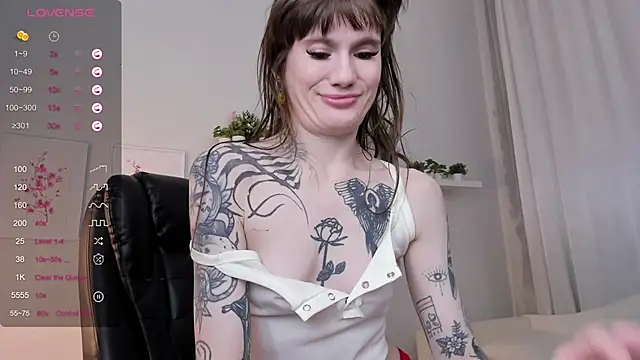 Snapshot of Fog_Foggy_Love chatting on January 27, 3:04 am Fog Foggy Love online show from January 27, 3:04 am