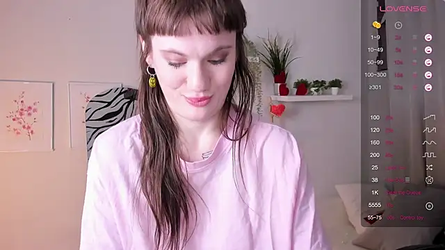 Snapshot of Fog_Foggy_Love chatting on February 20, 3:34 am Fog Foggy Love online show from February 20, 3:34 am