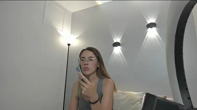 yulievans online show from December 19, 2:45 am