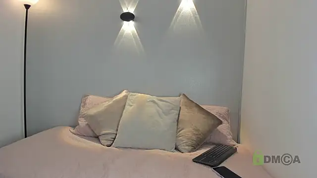 yulievans online show from December 23, 9:29 pm
