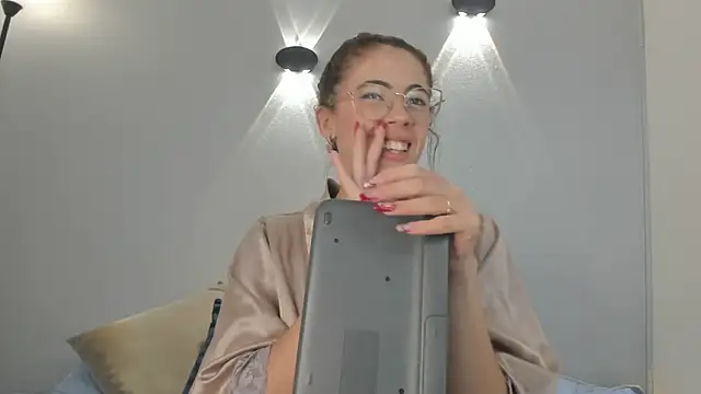 yulievans online show from January 30, 8:43 am