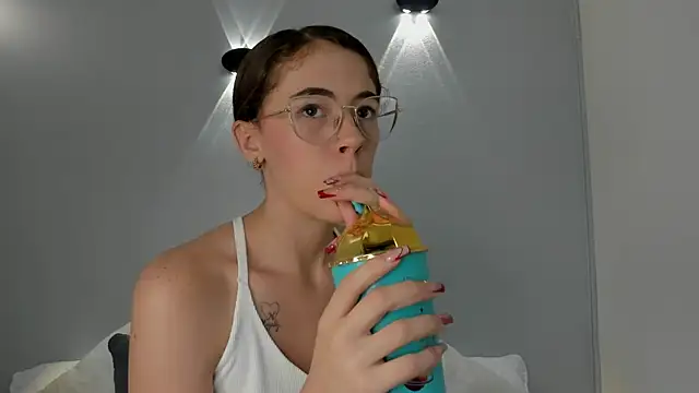 yulievans online show from February 4, 5:23 pm