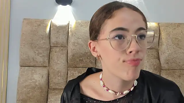 yulievans online show from February 19, 3:27 pm