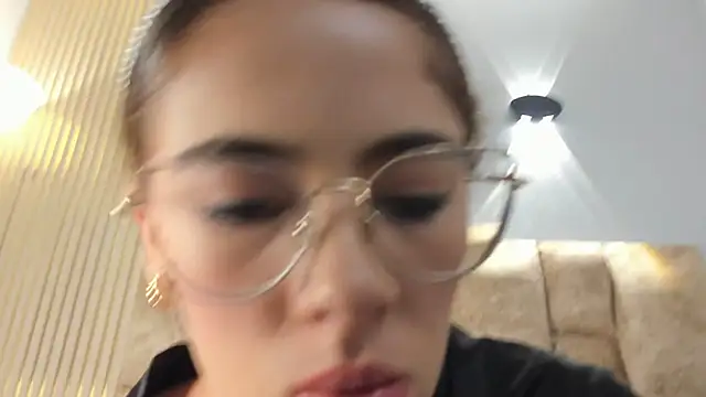 yulievans online show from February 20, 10:37 pm