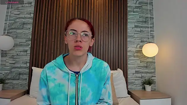 yulievans online show from October 2, 12:45 pm