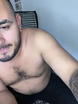 Snapshot of Robert_Pool chatting on February 19, 10:50 pm Robert Pool online show from February 19, 10:50 pm