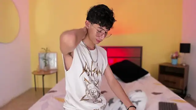 Snapshot of novaybrian chatting on December 5, 3:37 am novaybrian online show from December 5, 3:37 am