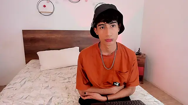 Snapshot of novaybrian chatting on December 12, 4:37 am novaybrian online show from December 12, 4:37 am