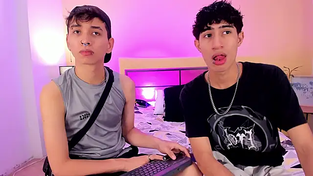 Snapshot of novaybrian chatting on December 17, 4:23 am novaybrian online show from December 17, 4:23 am