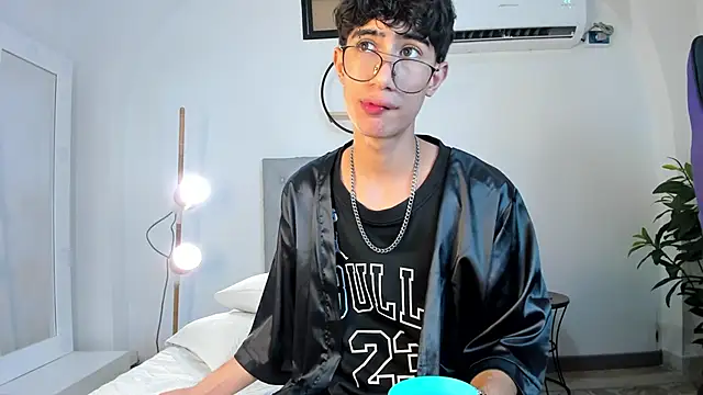 Snapshot of novaybrian chatting on January 26, 12:43 pm novaybrian online show from January 26, 12:43 pm