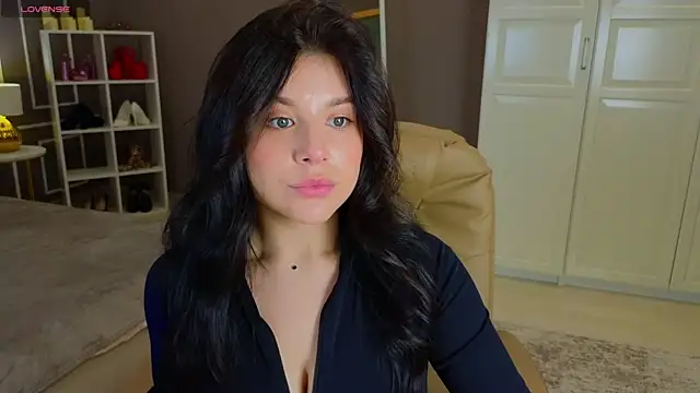 Jenna Adams  online show from September 18, 1:51 am