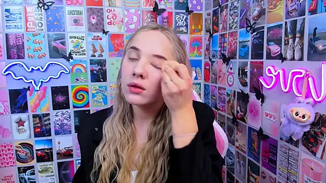 Snapshot of MiaMilas chatting on December 18, 3:07 pm MiaMilas online show from December 18, 3:07 pm