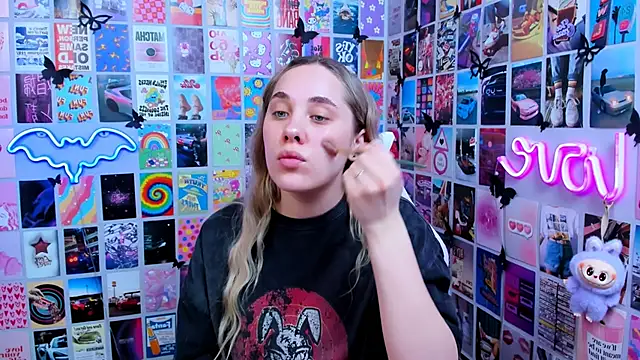 MiaMilas online show from March 25, 1:17 pm