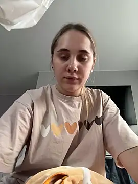 MiaMilas online show from April 2, 2:37 pm