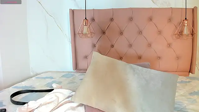 kristakinnky online show from December 20, 5:40 pm