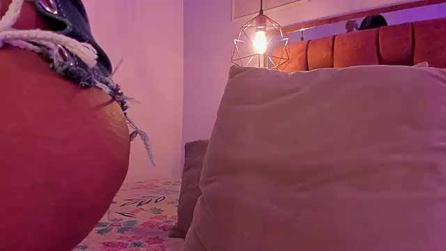 kristakinnky online show from October 15, 1:33 pm