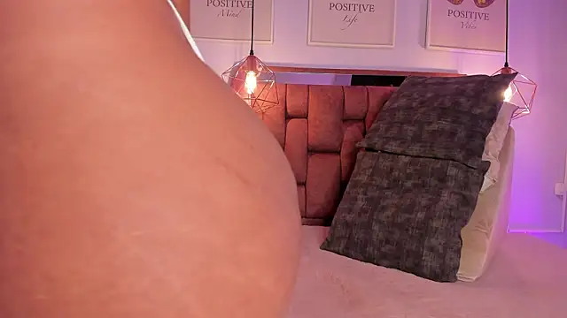 kristakinnky online show from March 27, 11:43 am