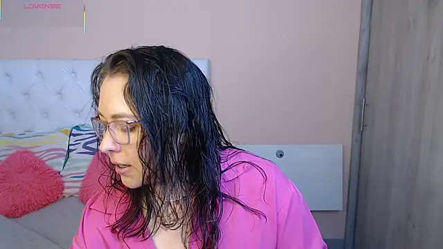 Snapshot of May_Carlier chatting on November 29, 12:13 am May Carlier online show from November 29, 12:13 am