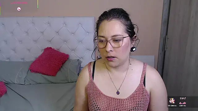 Snapshot of May_Carlier chatting on December 4, 3:05 am May Carlier online show from December 4, 3:05 am