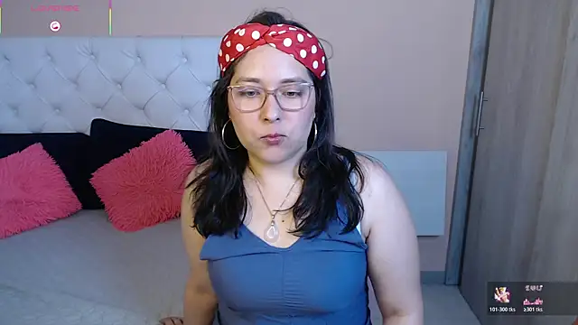 Snapshot of May_Carlier chatting on December 19, 12:39 am May Carlier online show from December 19, 12:39 am