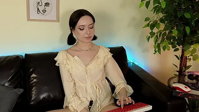 Snapshot of Lazzy_Lizzy chatting on December 15, 5:53 pm Lazzy Lizzy online show from December 15, 5:53 pm