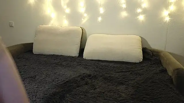 Tutti Frutt1s online show from January 25, 8:10 am