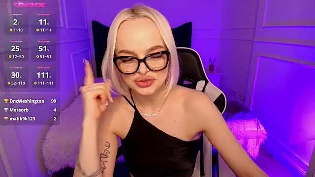 horny blondiee online show from December 18, 5:10 pm