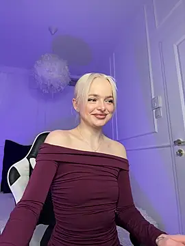 horny blondiee online show from March 19, 8:23 am
