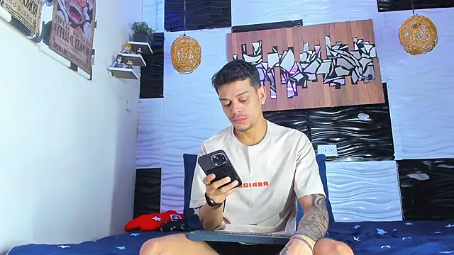 Friendsofeverything  online show from December 20, 1:18 pm