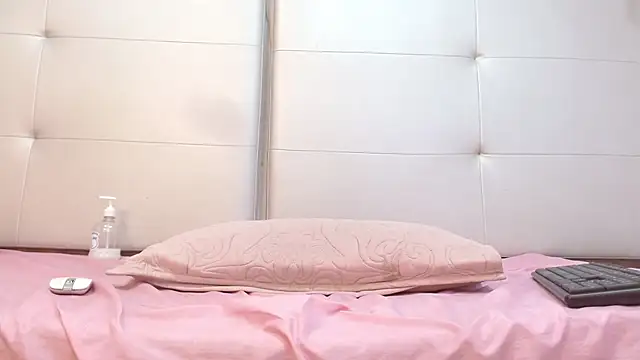 Snapshot of Alisson_Freckles chatting on December 13, 3:49 am Alisson Freckles online show from December 13, 3:49 am