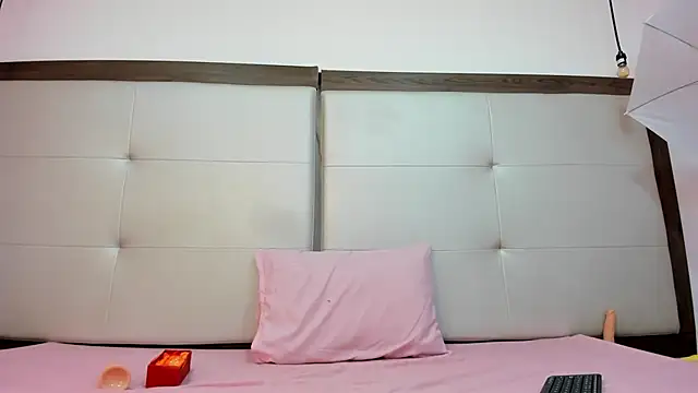 Snapshot of Alisson_Freckles chatting on February 1, 6:51 pm Alisson Freckles online show from February 1, 6:51 pm