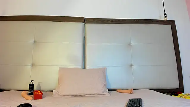 Snapshot of Alisson_Freckles chatting on February 7, 11:34 pm Alisson Freckles online show from February 7, 11:34 pm