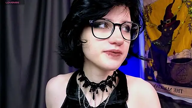 Snapshot of dark_vamp_ chatting on December 11, 9:01 pm dark vamp online show from December 11, 9:01 pm