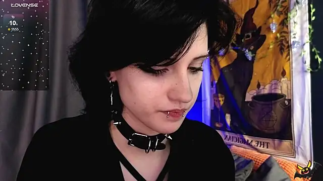 Snapshot of dark_vamp_ chatting on December 16, 3:19 am dark vamp online show from December 16, 3:19 am